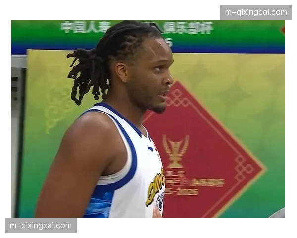 广厦替补席爆发内讧，外援卡尔顿与主帅王博发生冲突