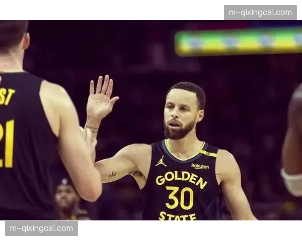 库里腿筋拉伤连续缺阵，勇士边路三分威胁大幅下降