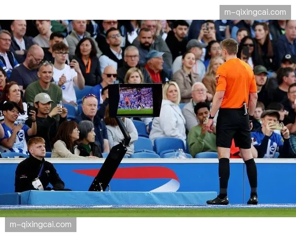 英超股东大会提议:未来可能引入“转换暂停”以核查关键回合VAR,引发热议 英超股东大会提议:未来可能引入“转换暂停”以核查关键回合VAR,引发热议