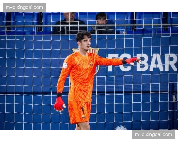 镜头回放：格拉纳达门将出击失误，直接导致对手转换破门